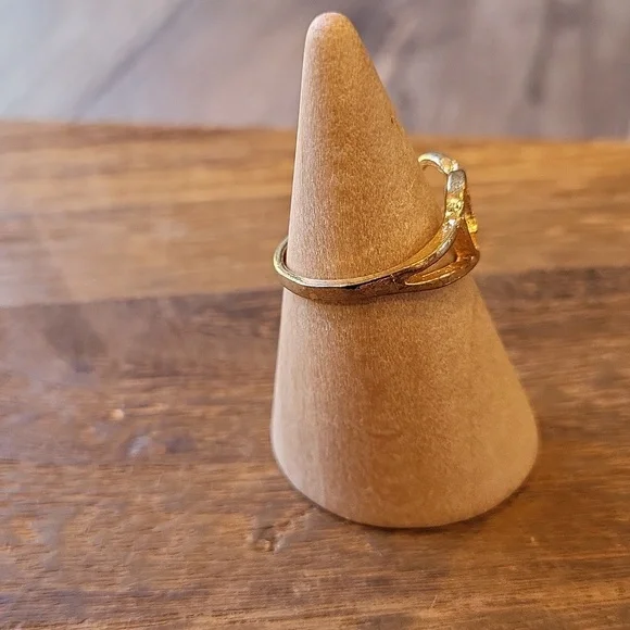 Hammered Hamsa Hand Gold Tone Ring, Size 7.5 - Picture 3 of 6